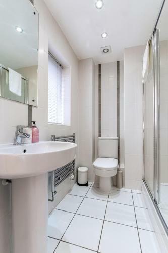 Long Stays 20pct Off-large 4bed-pooltable-parking
