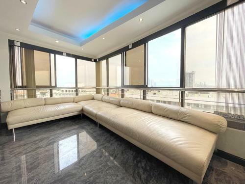 Thailand Pattaya Front Line Beach Apartment