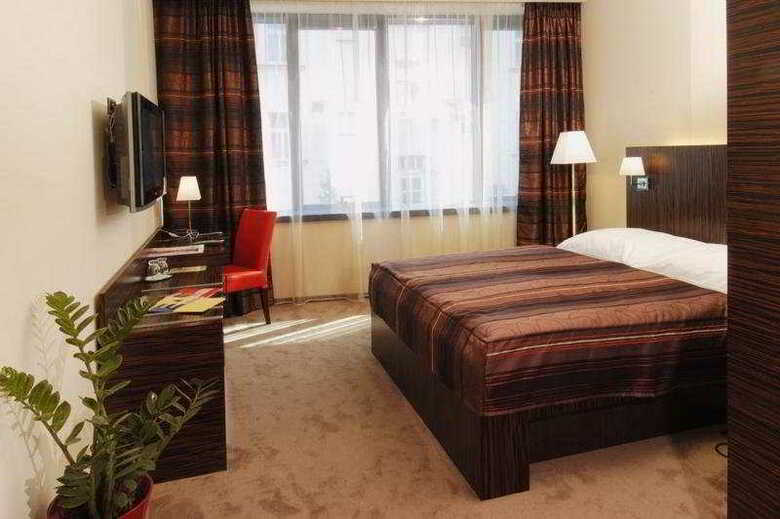 Ea Hotel Crystal Palace