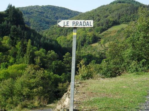 Holiday Home Le Pradal Villeneuve D Allier