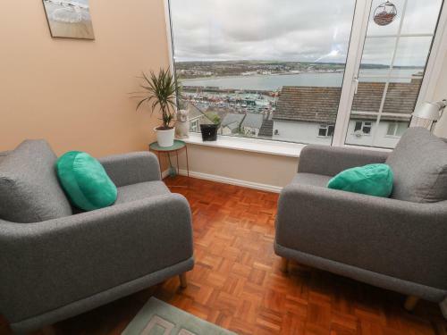8 Bowjey Terrace