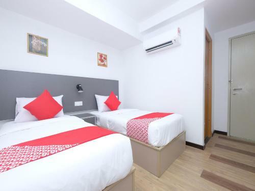 Oyo 44043 First Garden Hotel