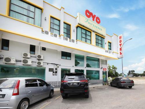 Oyo 44043 First Garden Hotel