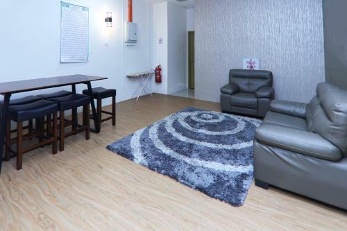 Oyo 90456 Hotel Tgl