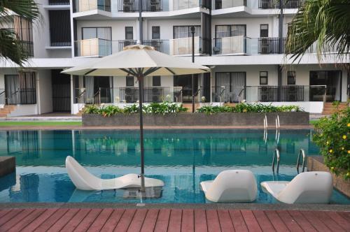 Heavenly@timurbay - 2 Bedroom Poolfront Apartment