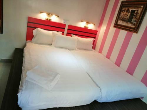 Paradise Hotel