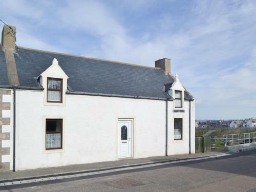 White Gables - Uk30688