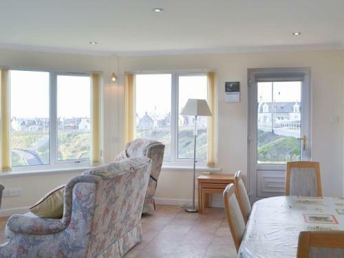 White Gables - Uk30688
