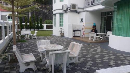 Villa 6, Persiaran Tanjung Bunga 3
