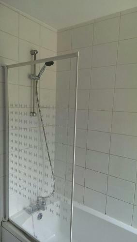 Nice Double And Single Rooms In The Quiet Area With Excellent Shared Facilities