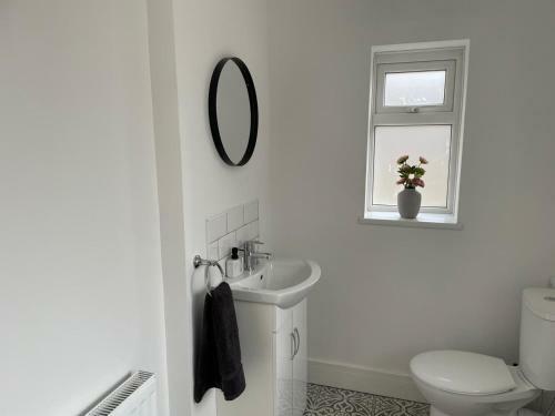 Apartamento Stop At Pendarvis, Stone Throw From Beach!