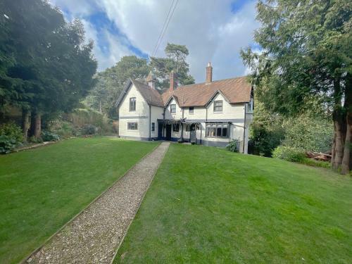 Woodland Setting - Gorgeous 5 Bedroom House