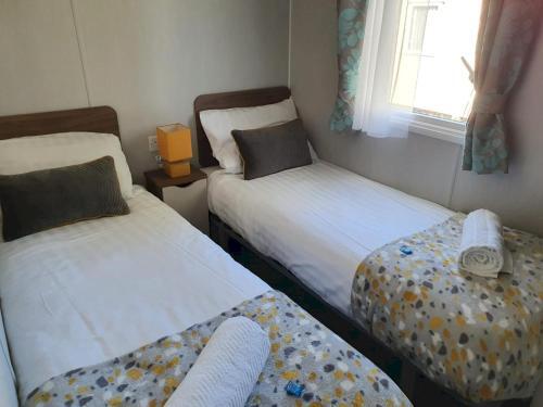 Pass The Keys Classic 2 Bedroom Caravan In Poole