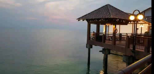 Water Chalet Or Premium Tower Seaview Port Dickson , Private Room