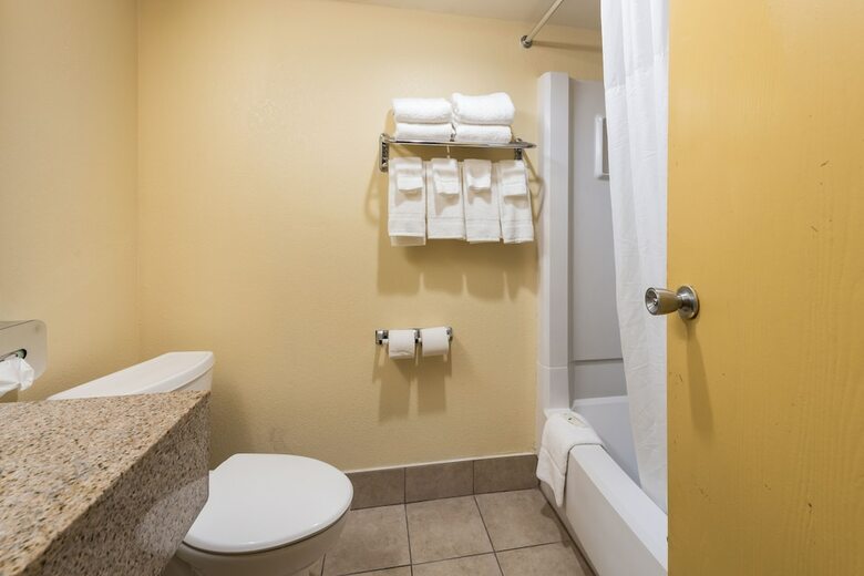 Hotel Days Inn & Suites Cincinnati
