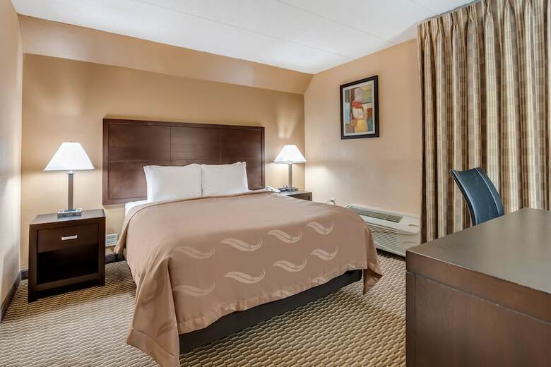 Hotel Days Inn & Suites Cincinnati
