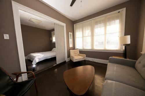 Hopkins Park Bed And Breakfast
