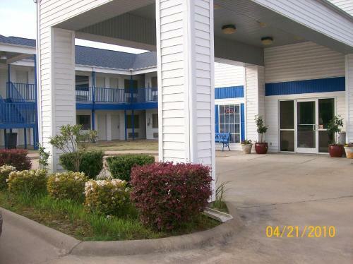 Motel American Inn And Suites White Hall