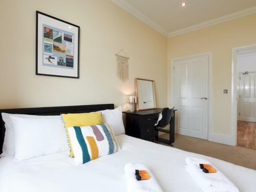 Pass The Keys Amazing Views 2 Bed Central Apartment