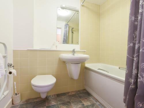 Pass The Keys 2bed Central Apartment In Gunwharf Sleeps 4