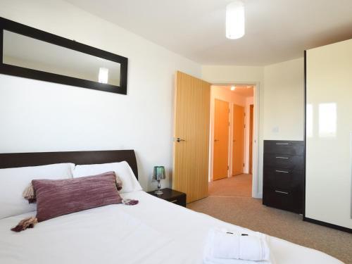 Pass The Keys 2bed Central Apartment In Gunwharf Sleeps 4