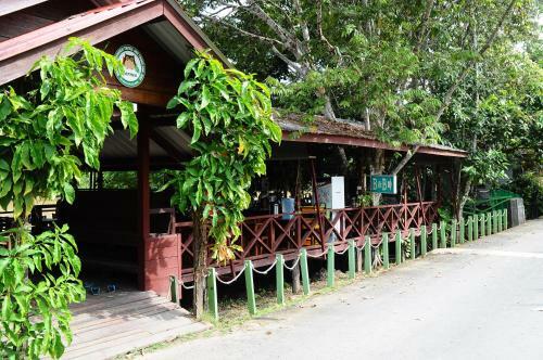Sukau Greenview Bed & Breakfast