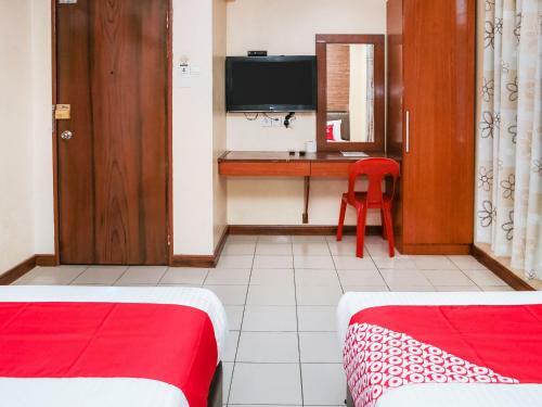 Oyo 90104 Lady Anne Hotel