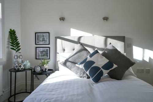 A Stylish Apartment With Parking In Preston