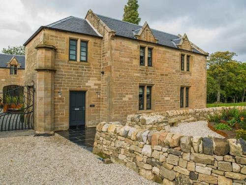 Stunning Edinburgh 1820s Stables Converted House