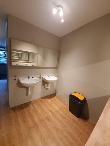 Room 4U Near Gurney Georgetown