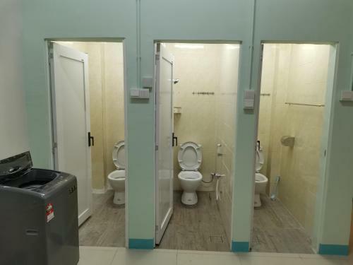 Color Mixed Home Hostel Room Share Bathroom