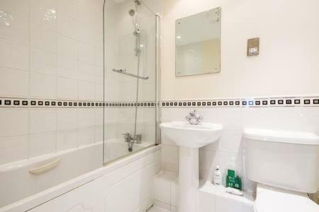 Central Reading Canal Side Apartment Sleeps 4 With Parking