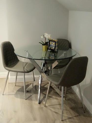 Berkshire Apartments Helena Professional Studio Apartment