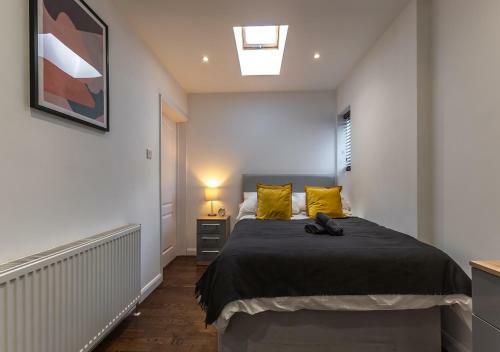 Onpoint -massive 6 Bedroom House With Parking!