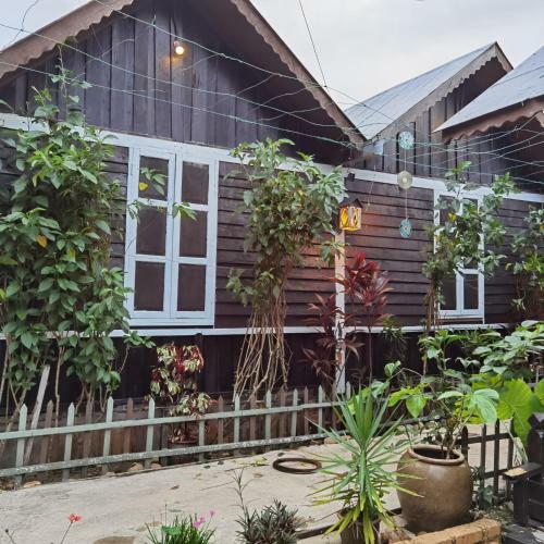 Hostal Mykampung Chalet