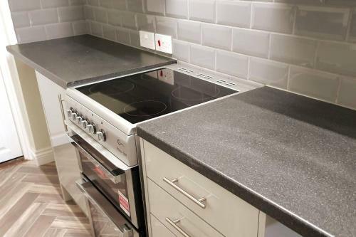 Quiet 2 Bed Apartment With Private Entrance