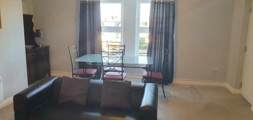 Quiet 2 Bed Apartment With Private Entrance