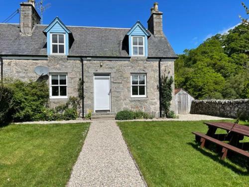 Burnside & Jocks Cottage On The Blarich Estate