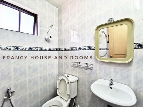 Chill And Traditional House In Bercham Ipoh
