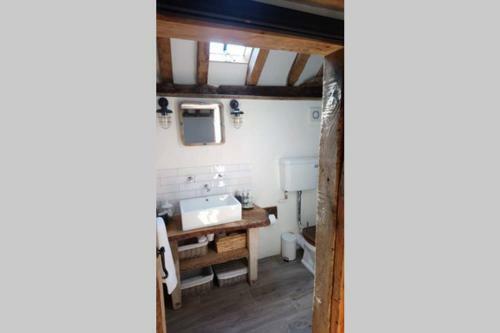 The Dovecote - Unique Self-contained 1bed Renovated Barn