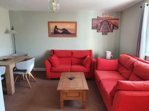 Entire 2 Bedroom Apartment