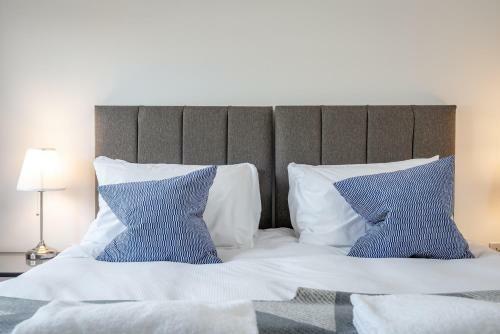 Kinness House, Luxury Apartment With Parking