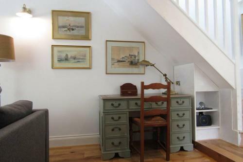 Lovely Spacious Cottage Near The Coast