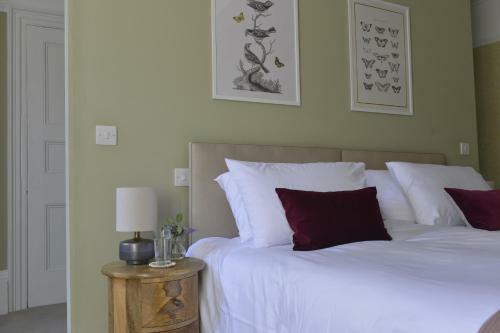 Old Chambers City Center Apartment, Spacious And Free Parking!
