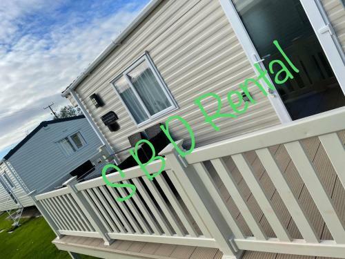 Summer Breeze Deluxe Caravan Rental