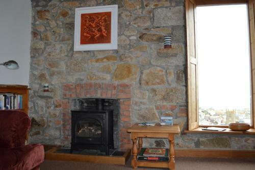 Apartment 3, Huer's Watch, Pednolver