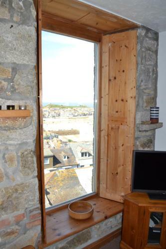 Apartment 3, Huer's Watch, Pednolver