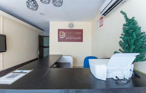 Oyo 90254 D Anugerah Hotel