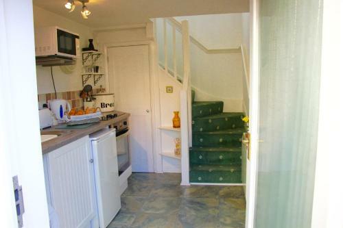 Romantic Flint Cottage On The Suffolk Coast