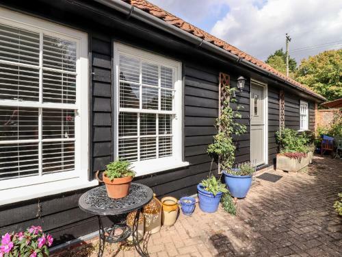 Courtyard Cottage, Poplar Farm Barn
